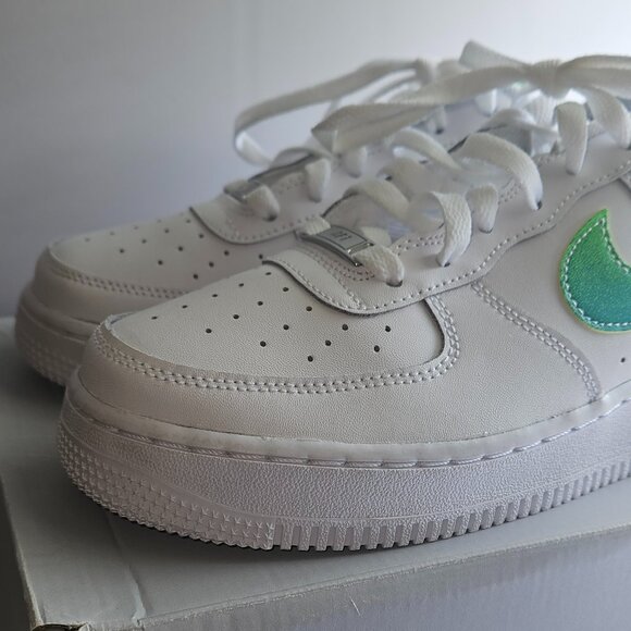 Nike Air Force 1 LV8 1 White/Green Strike - Aquamarine DJ5154‑100 (Boys) - Picture 4 of 14